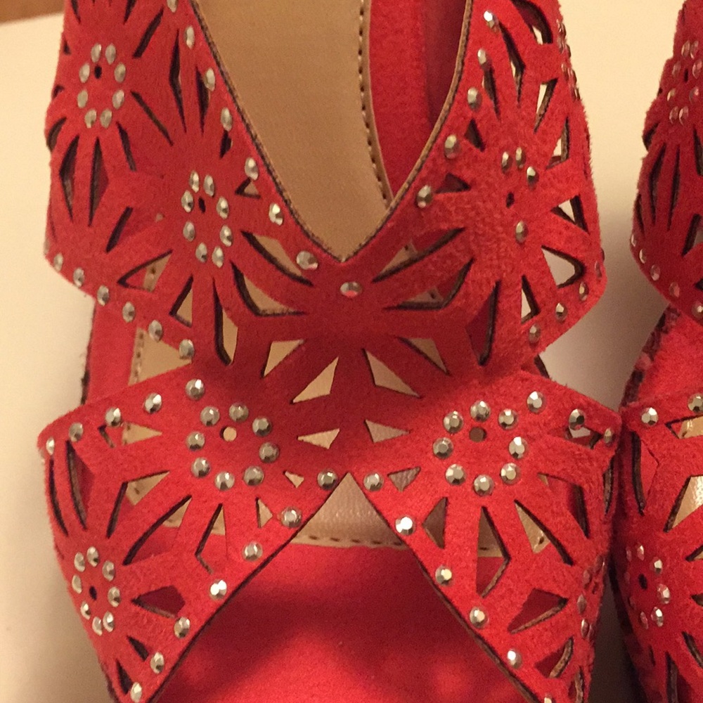 Super comfy wedges. Bright and sparkly